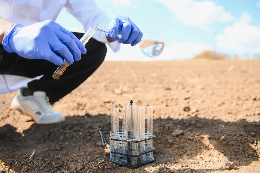 Field soil sample analysis for environmental monitoring